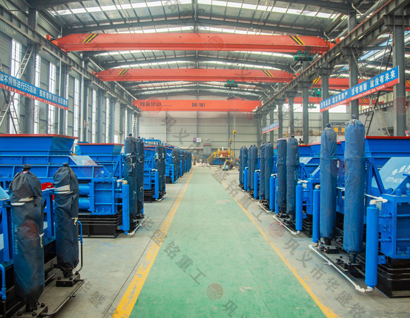 處理建筑廢料用什么設(shè)備？破碎紅磚用雙齒輥破碎機(jī)好嗎？