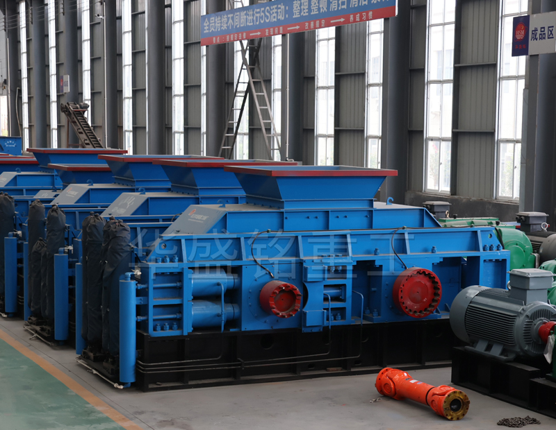 玄武巖對輥制砂機多少錢？與傳統(tǒng)破碎機區(qū)別？