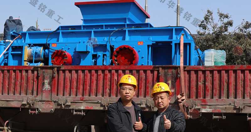 鵝卵石制砂用什么破碎機(jī)？推薦對(duì)輥機(jī)價(jià)格不貴還耐用