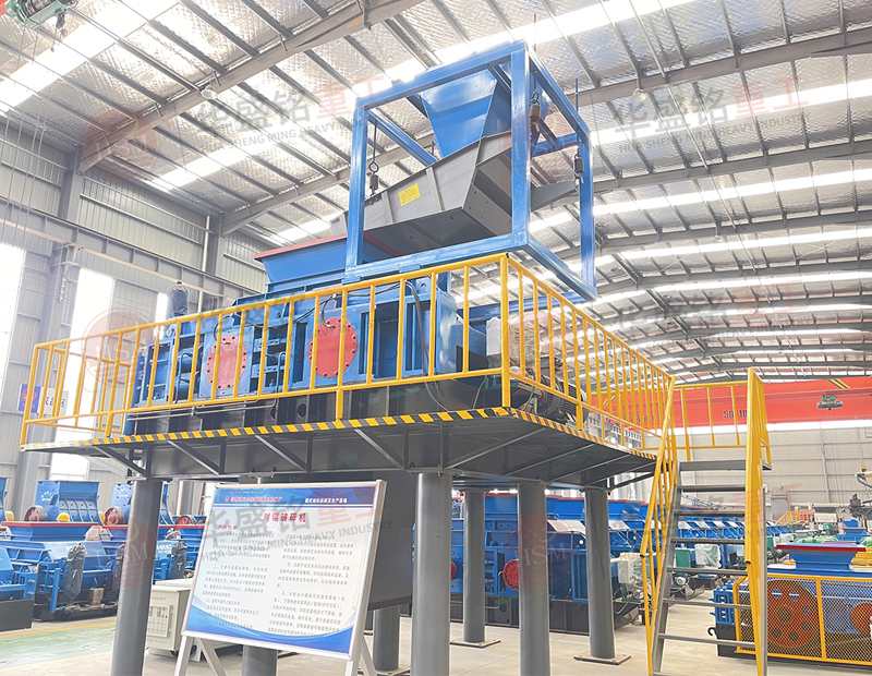 時產(chǎn)300噸雙輥制砂機怎么樣？石灰石制砂用什么設(shè)備？