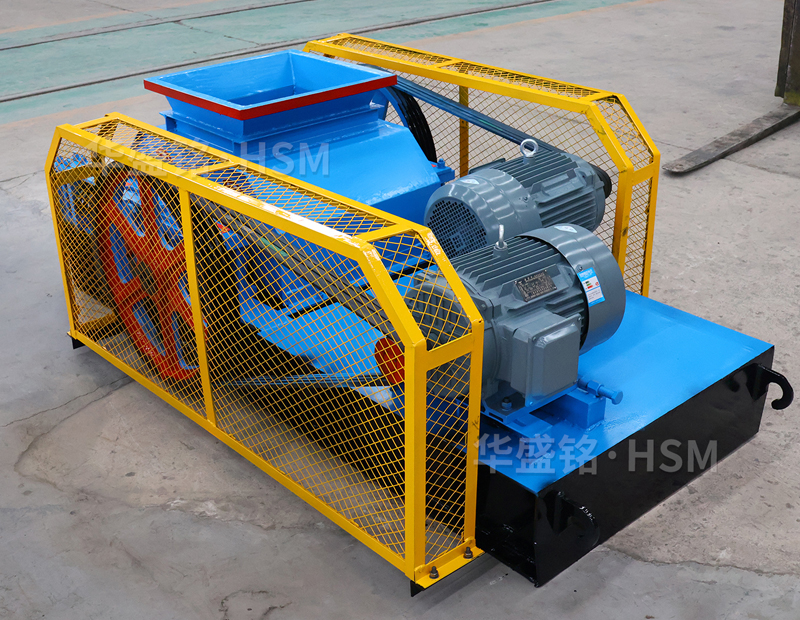 銅渣料小型對輥破碎機(jī)多少錢一臺？（附型號視頻）